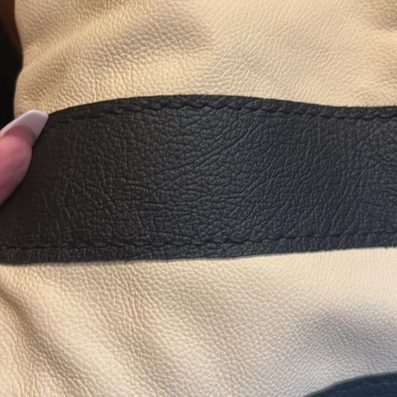 Wine purse-this is the perfect bag to haul around at least 3 bottles of wine! - Picture 4 of 6